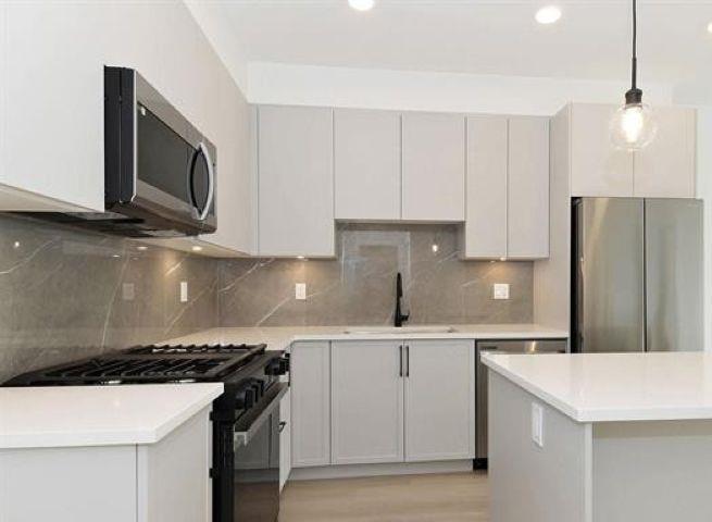 3528 146a Street, Surrey, British Columbia V4P 1B2 - Photo 1 - R3082004