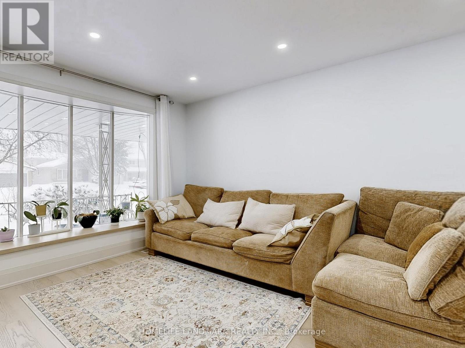 50 Bruce Farm Drive, Toronto, Ontario  M2H 1G5 - Photo 3 - C12740926