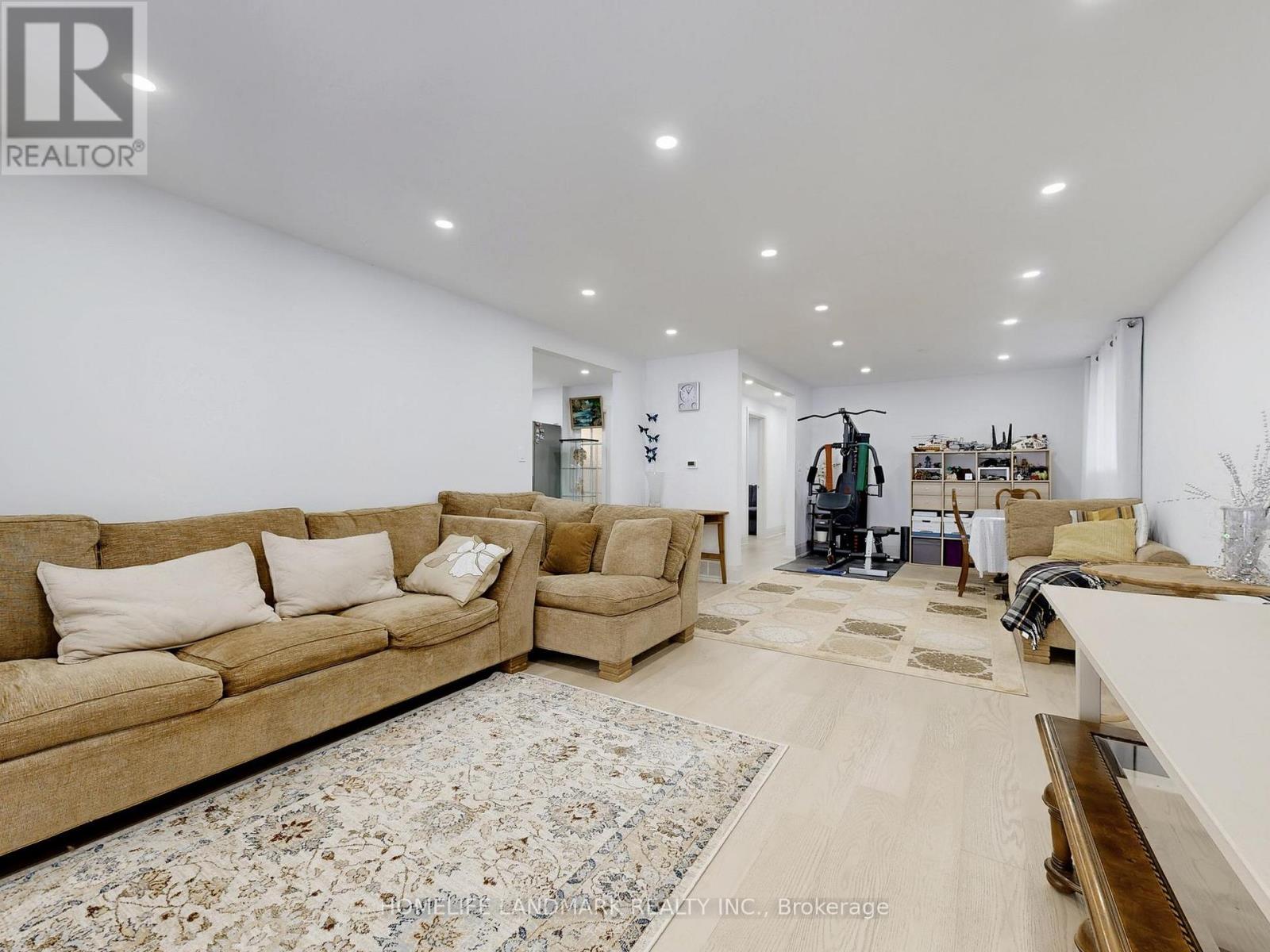 50 Bruce Farm Drive, Toronto, Ontario  M2H 1G5 - Photo 4 - C12740926