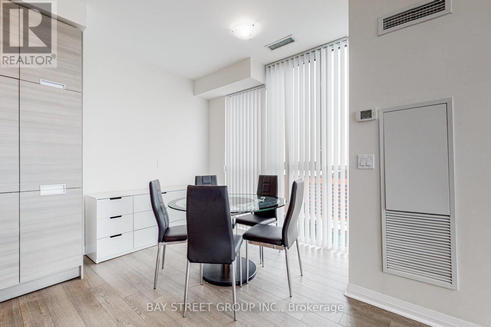 2801 - 75 Eglinton Avenue W, Mississauga, Ontario  L5R 0E5 - Photo 22 - W12679392