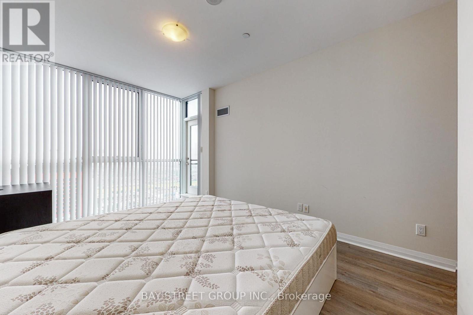 2801 - 75 Eglinton Avenue W, Mississauga, Ontario  L5R 0E5 - Photo 26 - W12679392