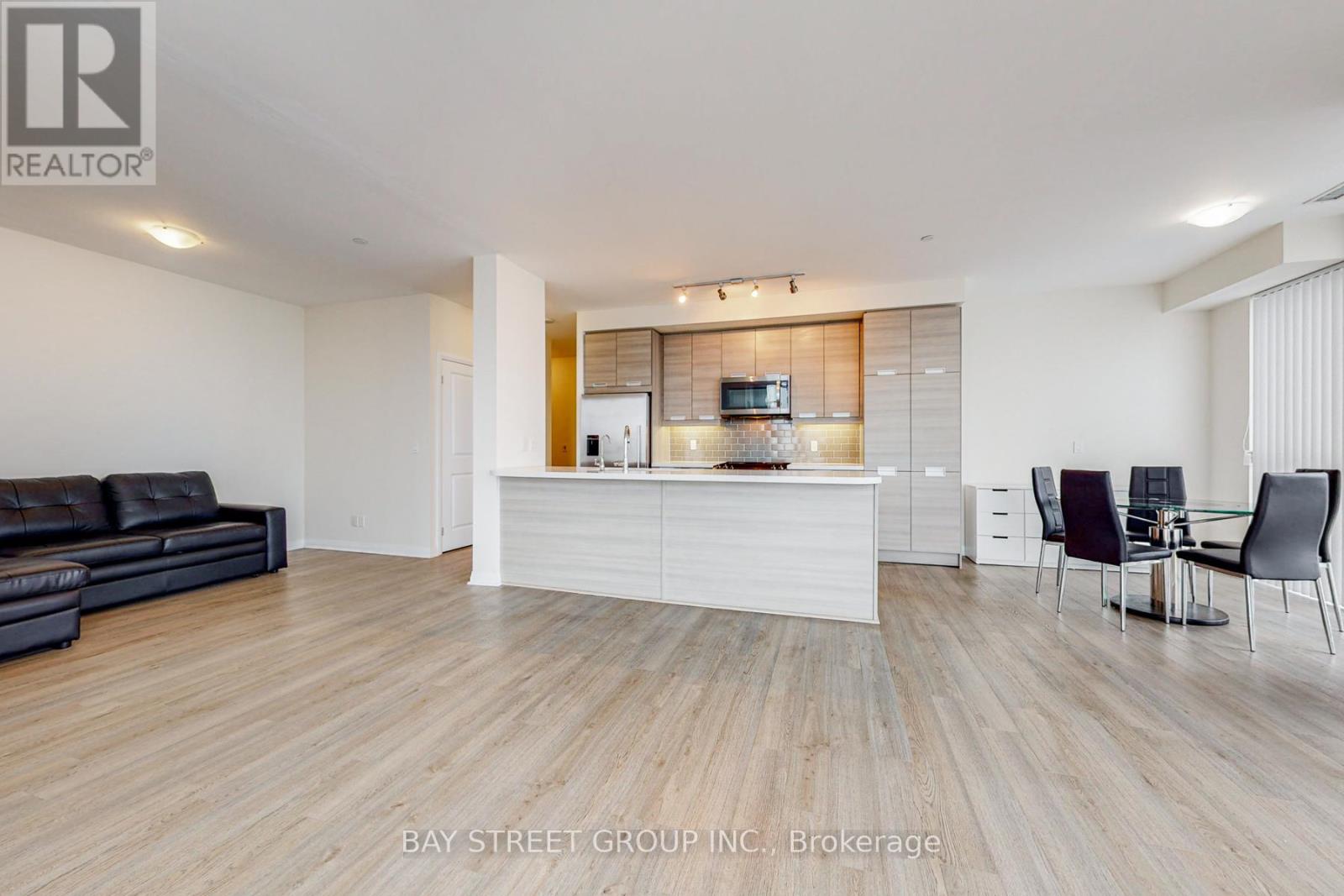 2801 - 75 Eglinton Avenue W, Mississauga, Ontario  L5R 0E5 - Photo 12 - W12679392