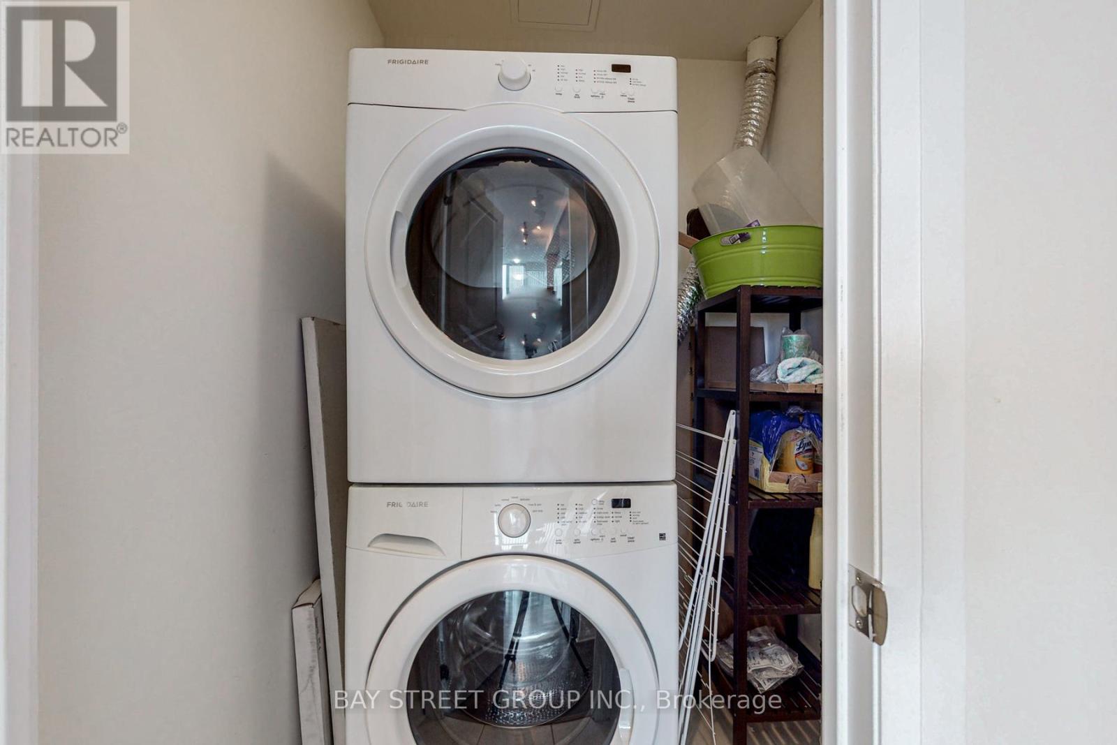 2801 - 75 Eglinton Avenue W, Mississauga, Ontario  L5R 0E5 - Photo 32 - W12679392