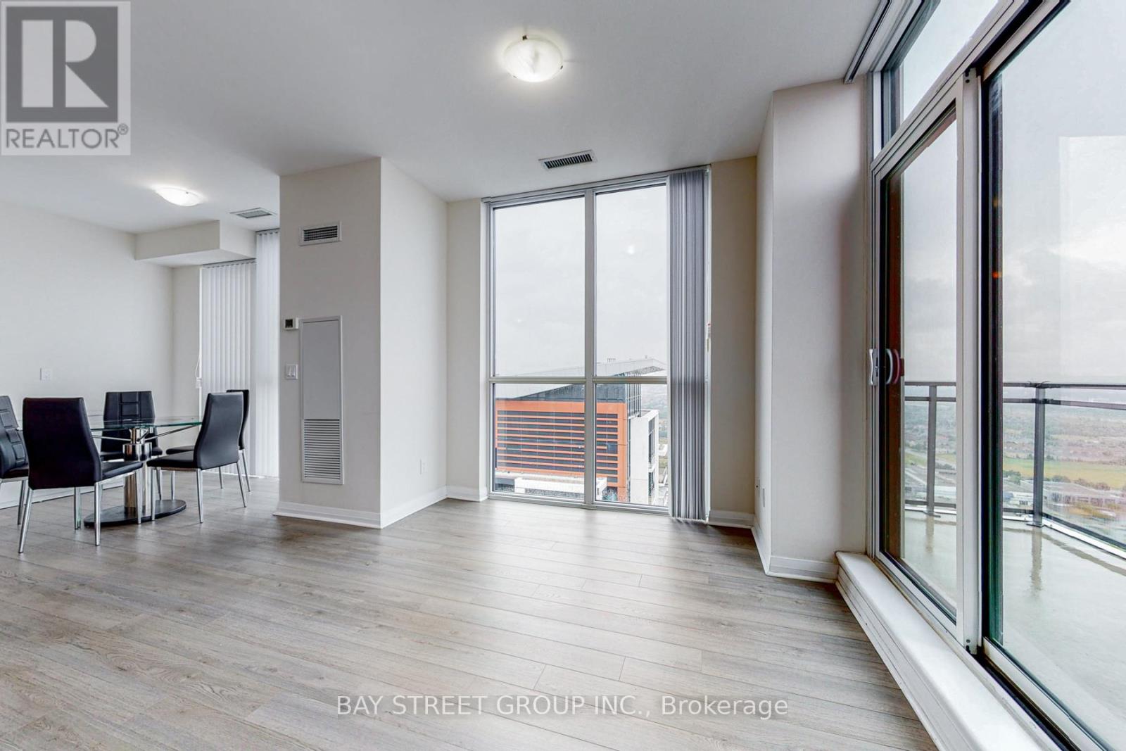 2801 - 75 Eglinton Avenue W, Mississauga, Ontario  L5R 0E5 - Photo 17 - W12679392