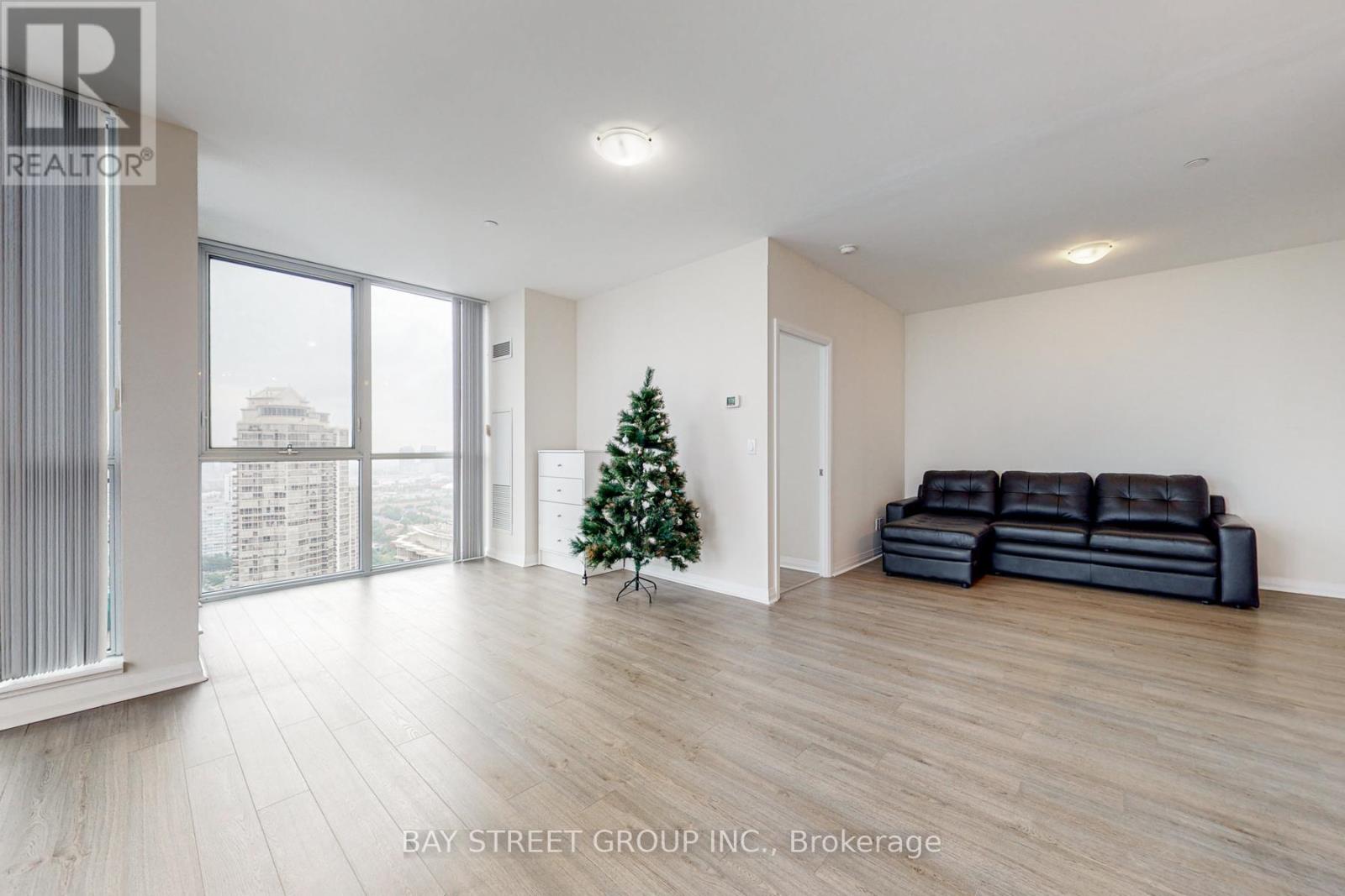 2801 - 75 Eglinton Avenue W, Mississauga, Ontario  L5R 0E5 - Photo 13 - W12679392