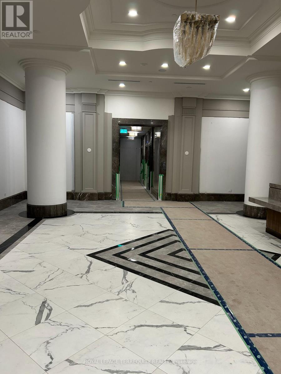 307 - 30 Elm Drive W, Mississauga, Ontario  L5B 0N6 - Photo 2 - W12740928