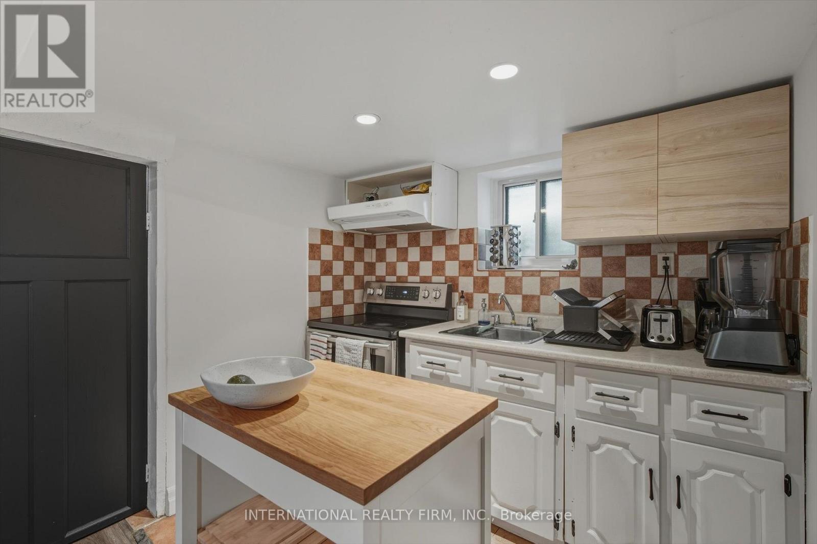 47 Via Italia, Toronto, Ontario  M6H 3R4 - Photo 11 - W12740936