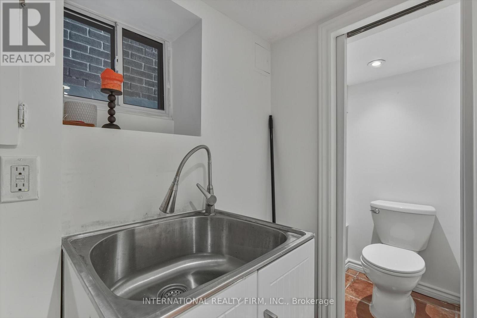 47 Via Italia, Toronto, Ontario  M6H 3R4 - Photo 4 - W12740936