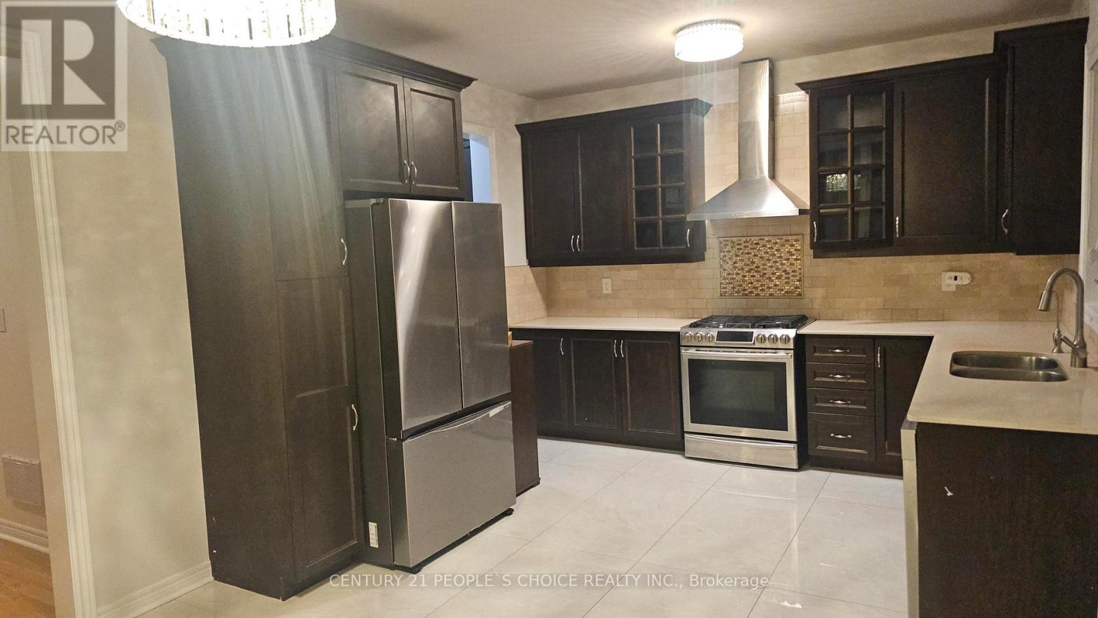 24 Yardmaster Drive, Brampton, Ontario  L7A 3Z8 - Photo 3 - W12740950