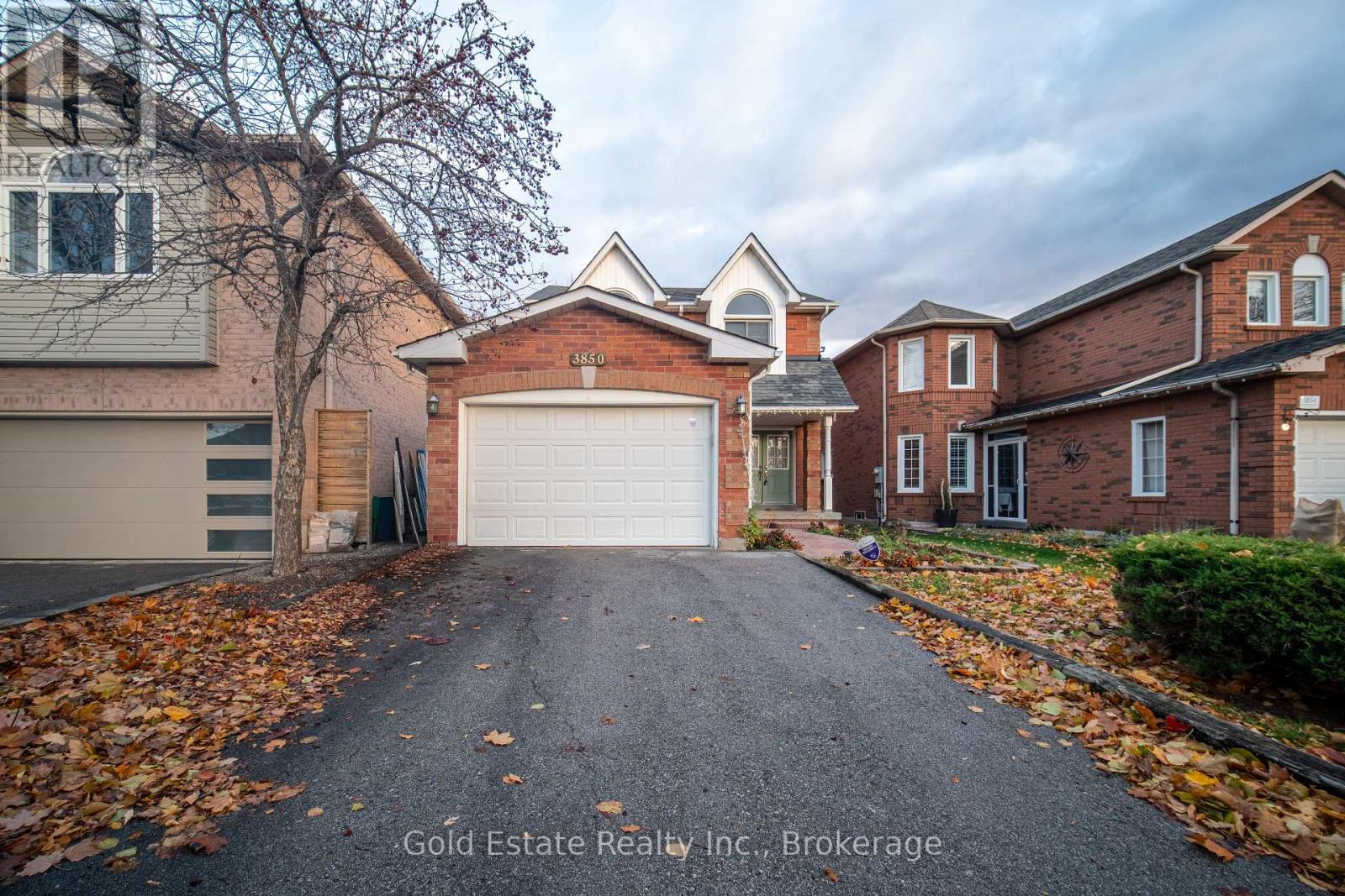 3850 Cedar Hedge Rise, Mississauga, Ontario  L5N 6X2 - Photo 2 - W12740976
