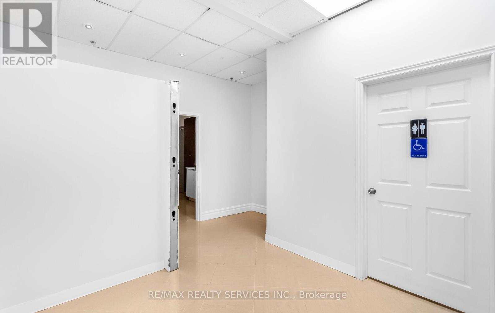 111 - 1065 Canadian Place, Mississauga, Ontario  L4W 0C2 - Photo 15 - W12740978