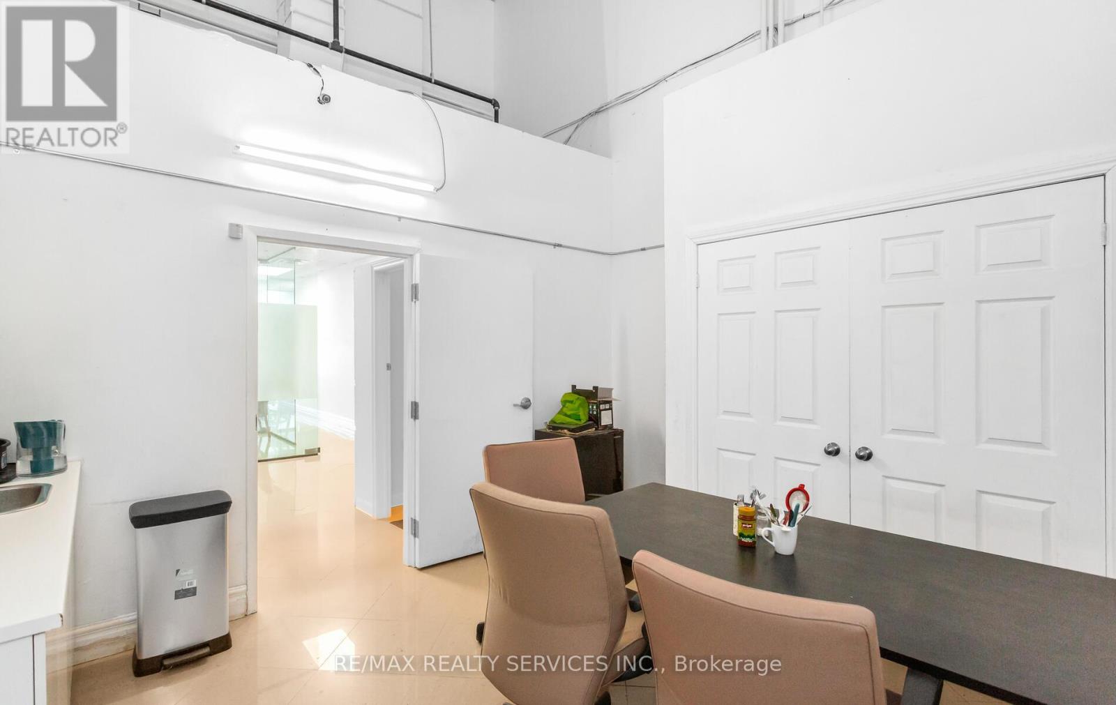 111 - 1065 Canadian Place, Mississauga, Ontario  L4W 0C2 - Photo 17 - W12740978