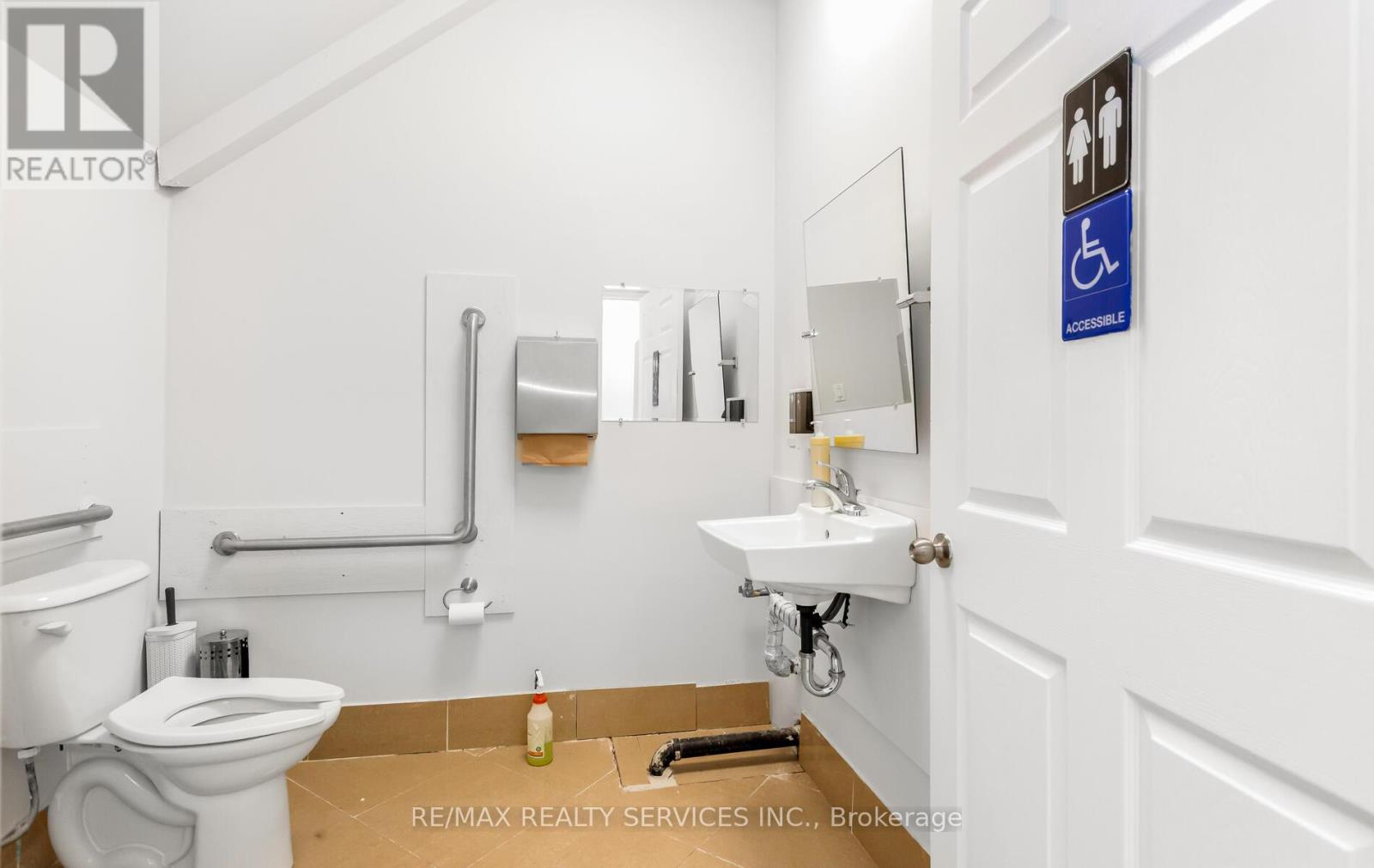 111 - 1065 Canadian Place, Mississauga, Ontario  L4W 0C2 - Photo 18 - W12740978