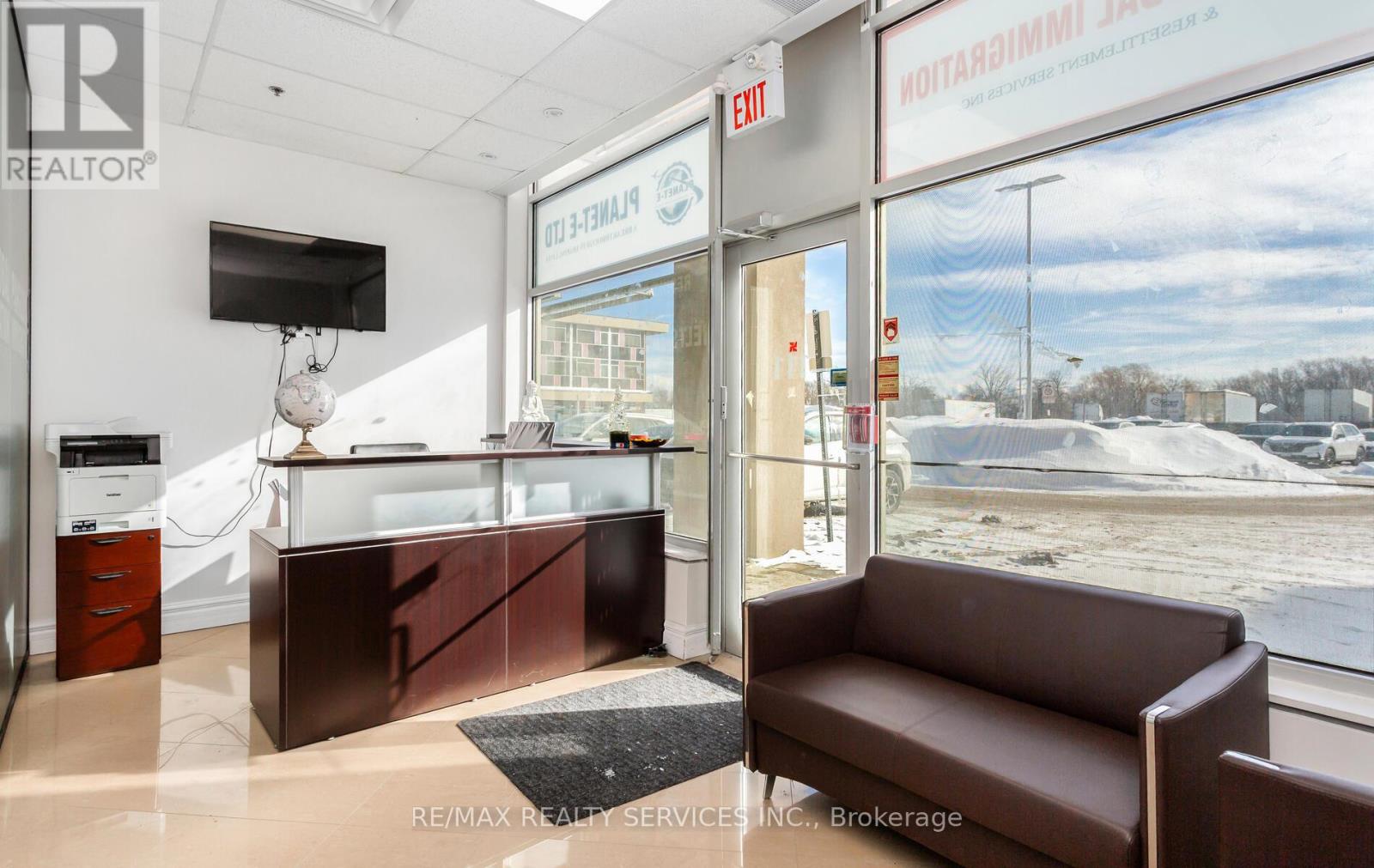 111 - 1065 Canadian Place, Mississauga, Ontario  L4W 0C2 - Photo 4 - W12740978