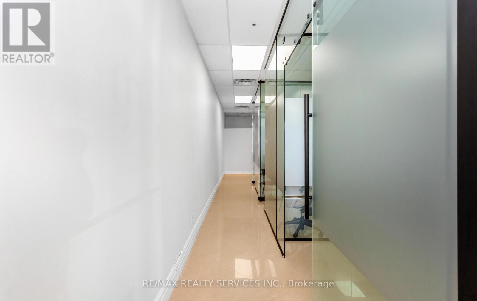 111 - 1065 Canadian Place, Mississauga, Ontario  L4W 0C2 - Photo 7 - W12740978