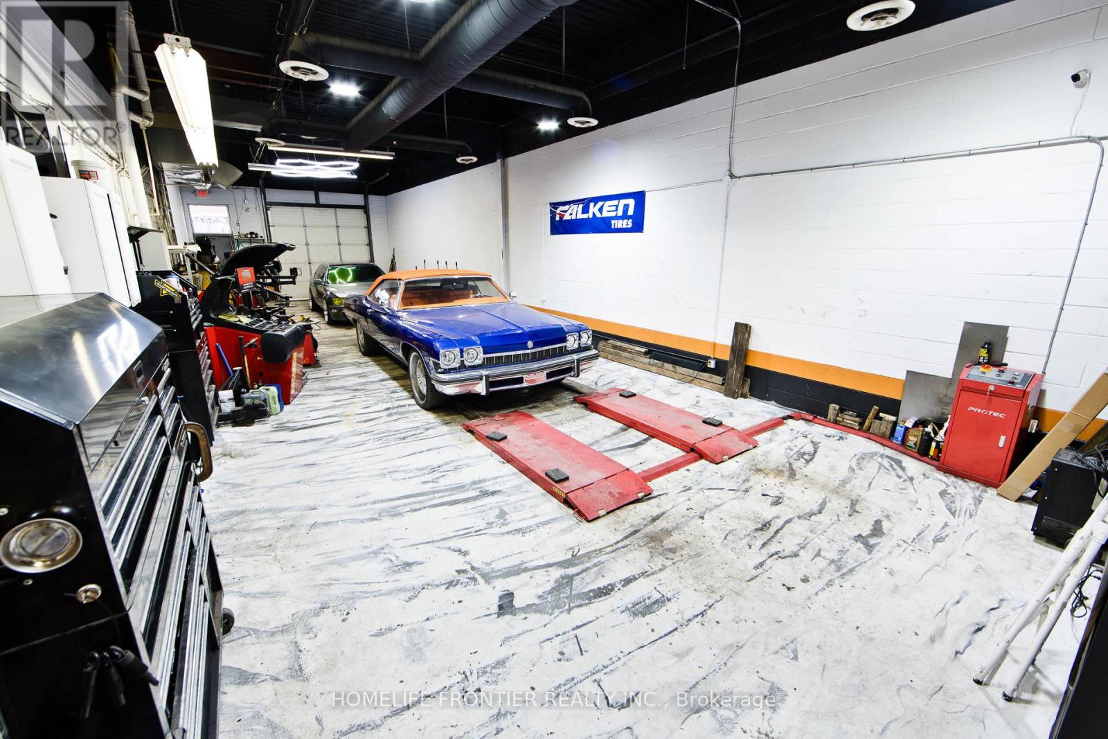 1077 Britannia Road E, Mississauga, Ontario  L4W 3X1 - Photo 8 - W12741000