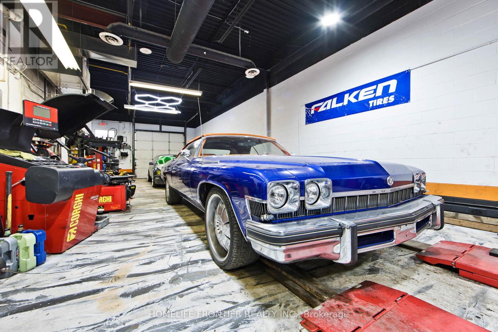 1077 Britannia Road E, Mississauga, Ontario  L4W 3X1 - Photo 9 - W12741000