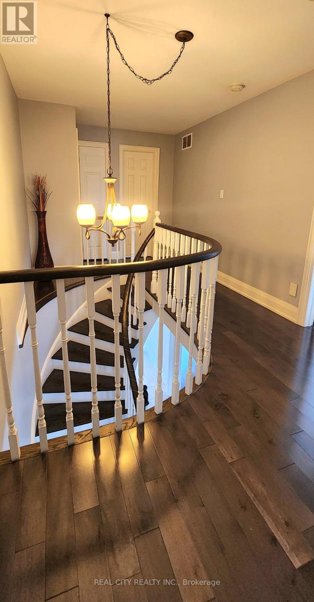 229 Kingsbridge Garden Circle, Mississauga, Ontario  L5R 1L4 - Photo 12 - W12741002