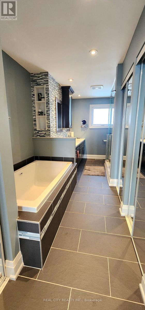 229 Kingsbridge Garden Circle, Mississauga, Ontario  L5R 1L4 - Photo 15 - W12741002