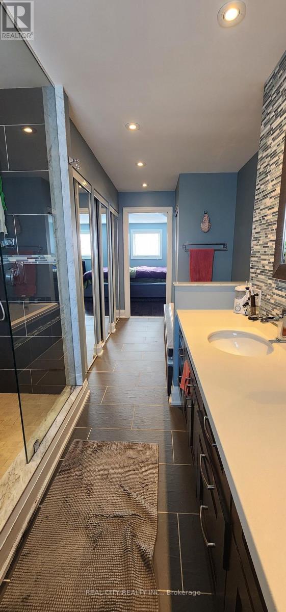 229 Kingsbridge Garden Circle, Mississauga, Ontario  L5R 1L4 - Photo 16 - W12741002