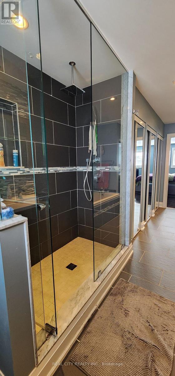 229 Kingsbridge Garden Circle, Mississauga, Ontario  L5R 1L4 - Photo 17 - W12741002