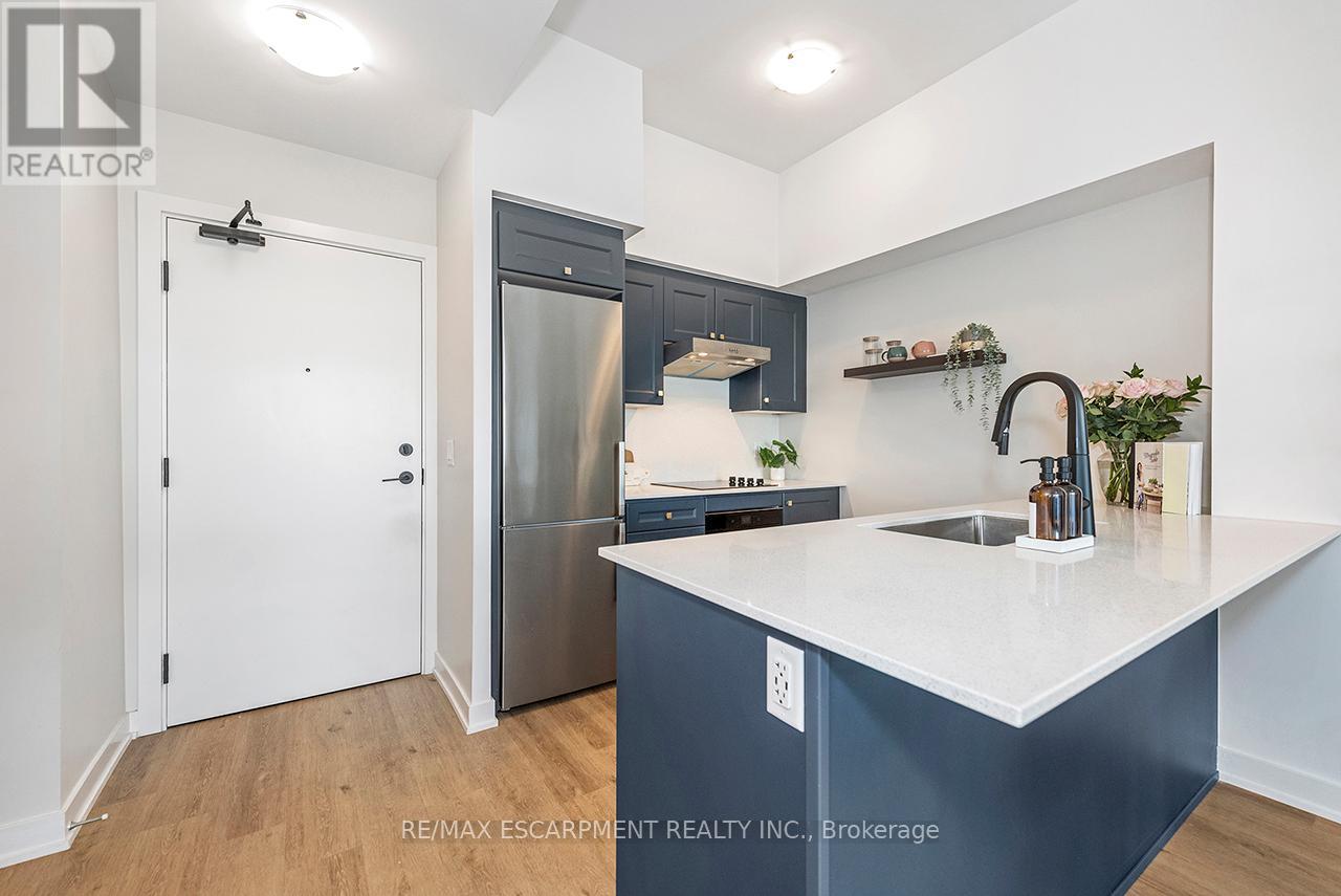 606 - 600 North Service Road, Hamilton, Ontario  L8E 0L2 - Photo 4 - X12740984