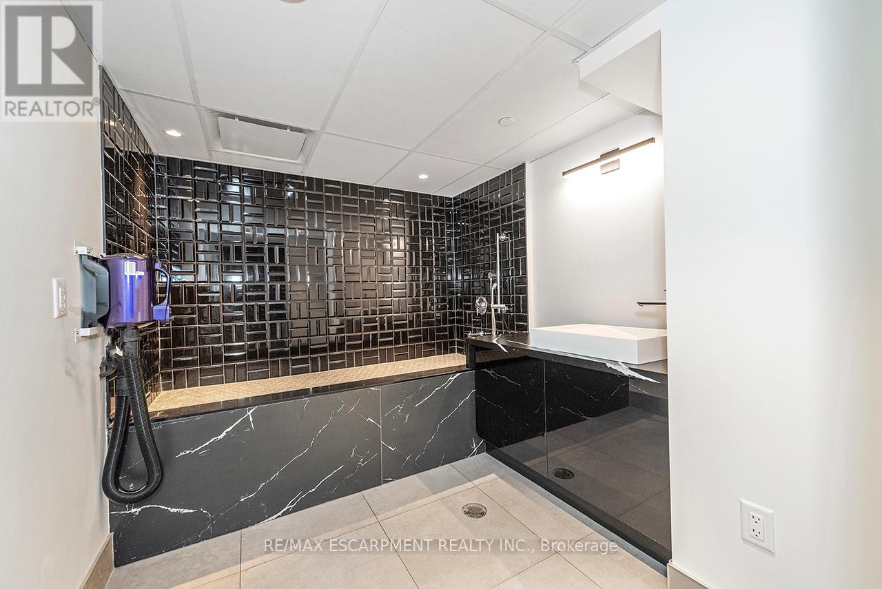 606 - 600 North Service Road, Hamilton, Ontario  L8E 0L2 - Photo 48 - X12740984