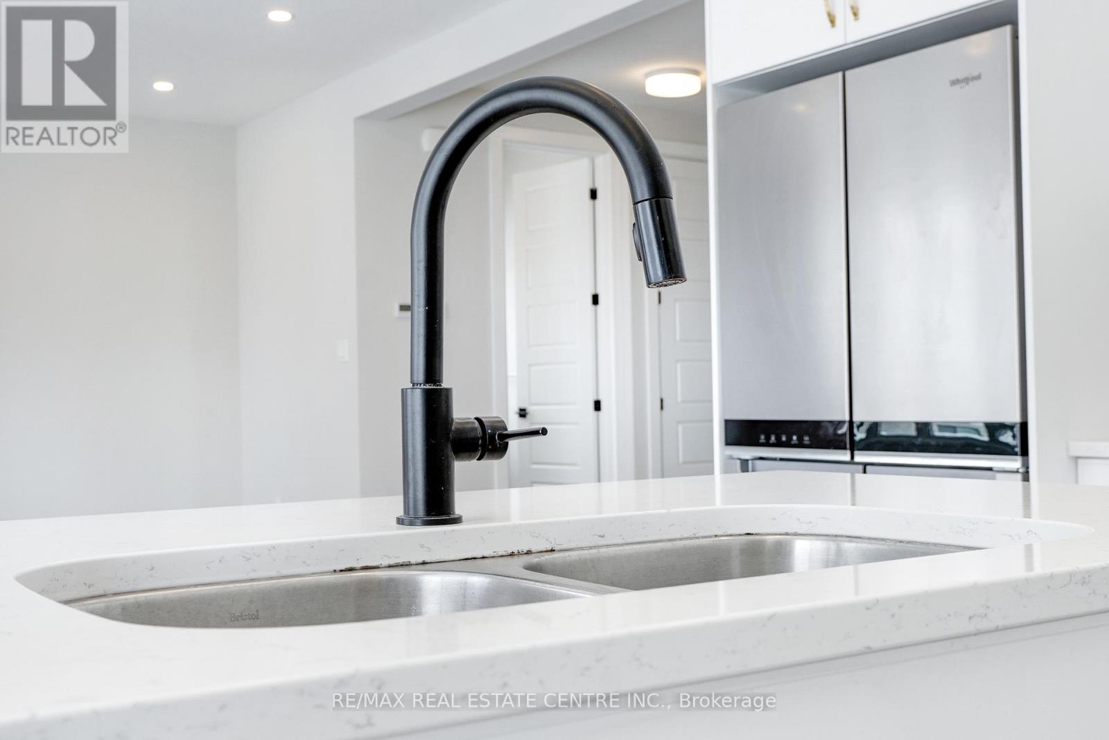 Upper - 3328 Oriole Drive, London South, Ontario  N6M 0K1 - Photo 12 - X12713640