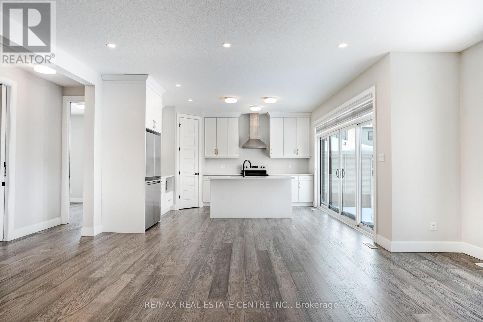 Upper - 3328 Oriole Drive, London South, Ontario  N6M 0K1 - Photo 9 - X12713640