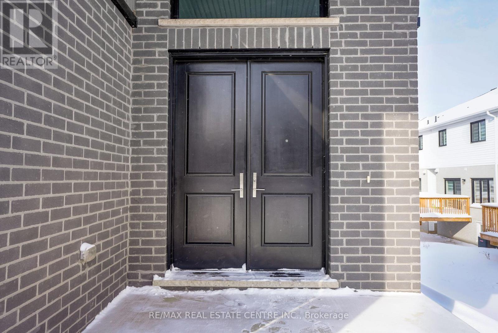 Photo 4 of 39 for 3328 Oriole Drive