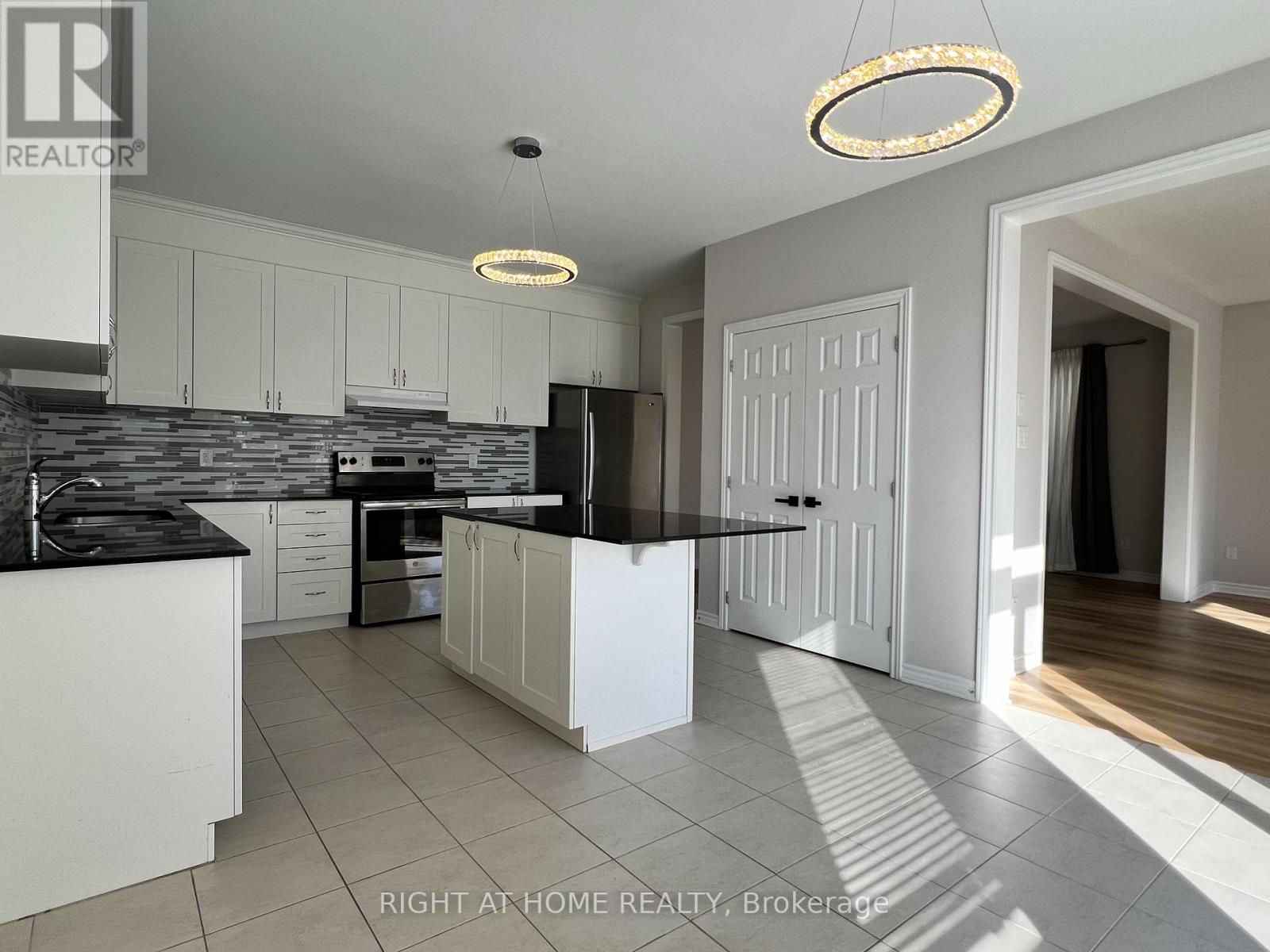 529 Honeylocust Avenue, Ottawa, Ontario  K2V 0K9 - Photo 6 - X12481371