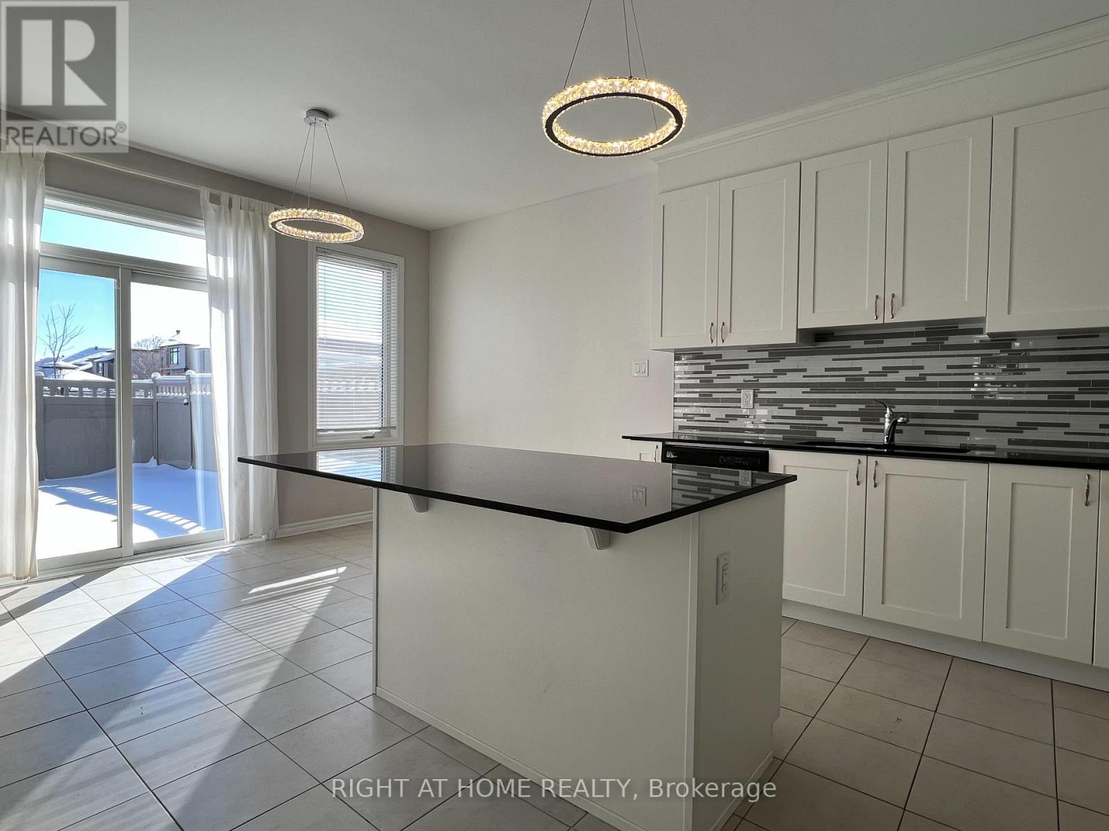 529 Honeylocust Avenue, Ottawa, Ontario  K2V 0K9 - Photo 5 - X12481371