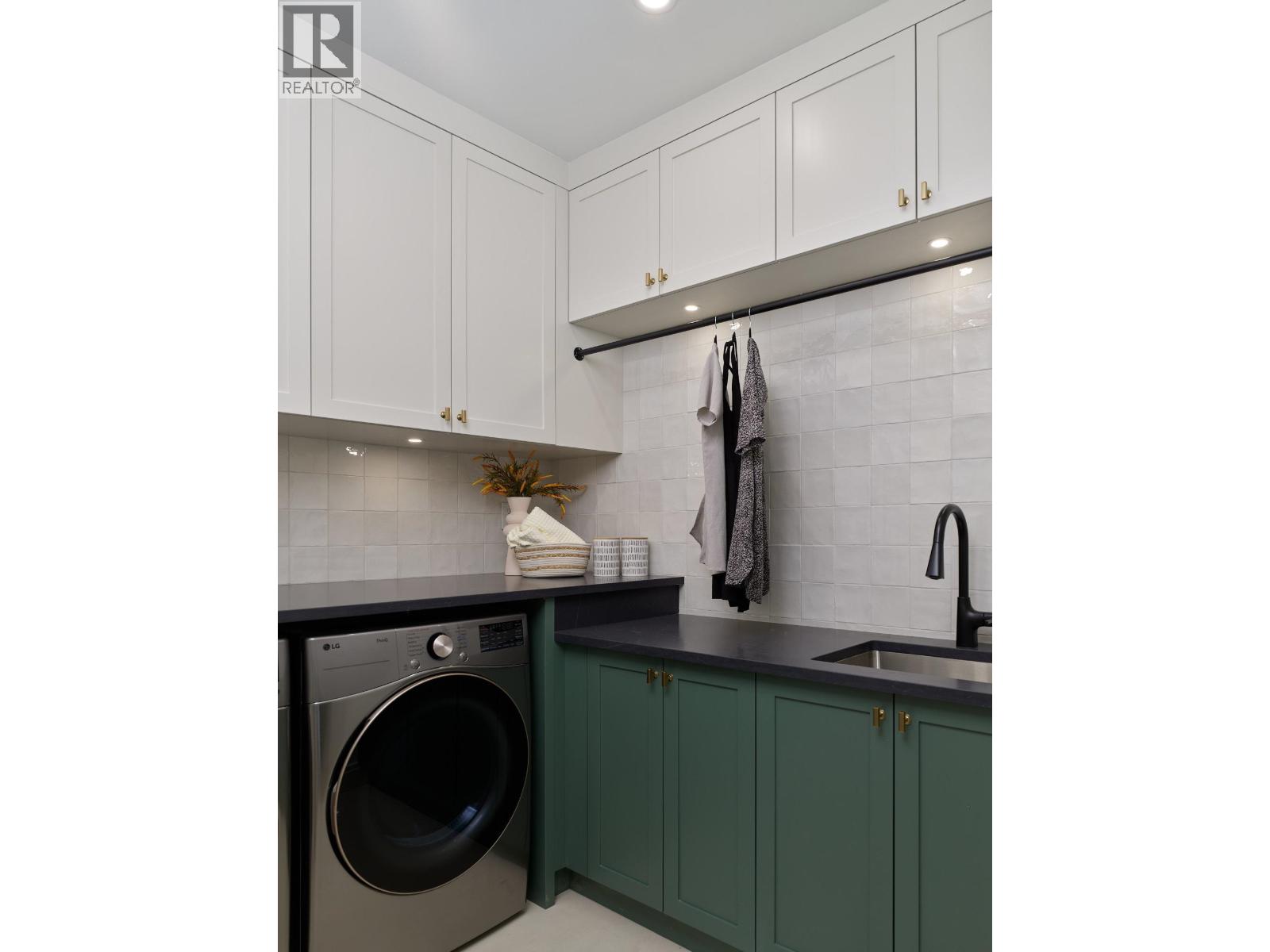 2542 Grant Street, Vancouver, British Columbia V5K 3G7 - Photo 11 - R3084789