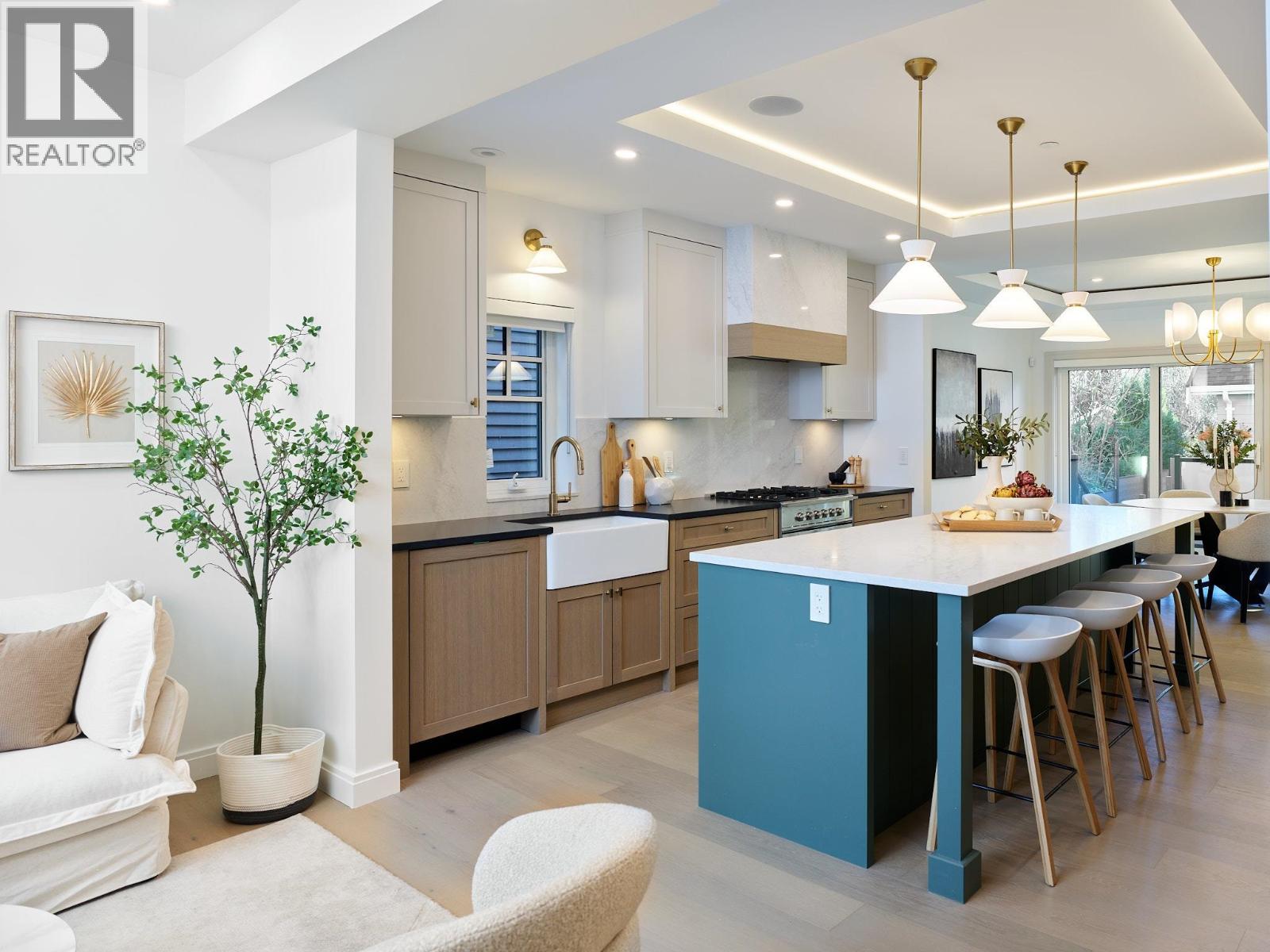 2542 Grant Street, Vancouver, British Columbia V5K 3G7 - Photo 2 - R3084789