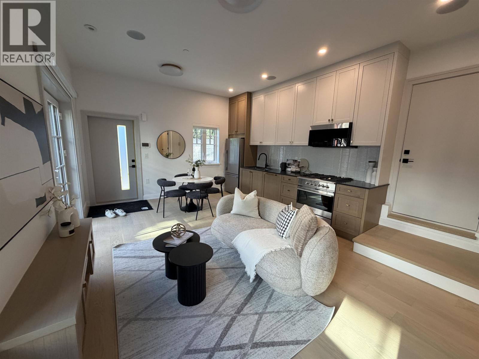 2544 Grant Street, Vancouver, British Columbia  V5K 3G7 - Photo 2 - R3084790