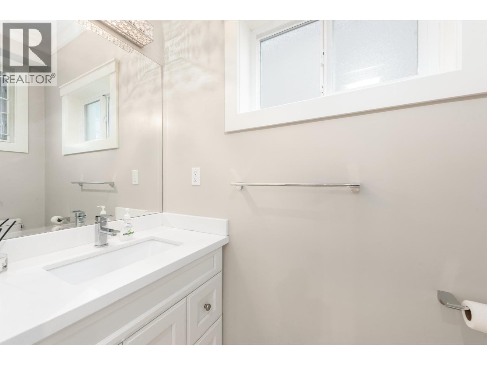 2496 Brock Street, Vancouver, British Columbia  V5R 2R4 - Photo 10 - R3084795