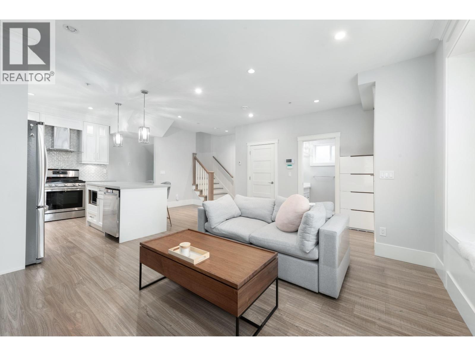 2496 Brock Street, Vancouver, British Columbia  V5R 2R4 - Photo 2 - R3084795