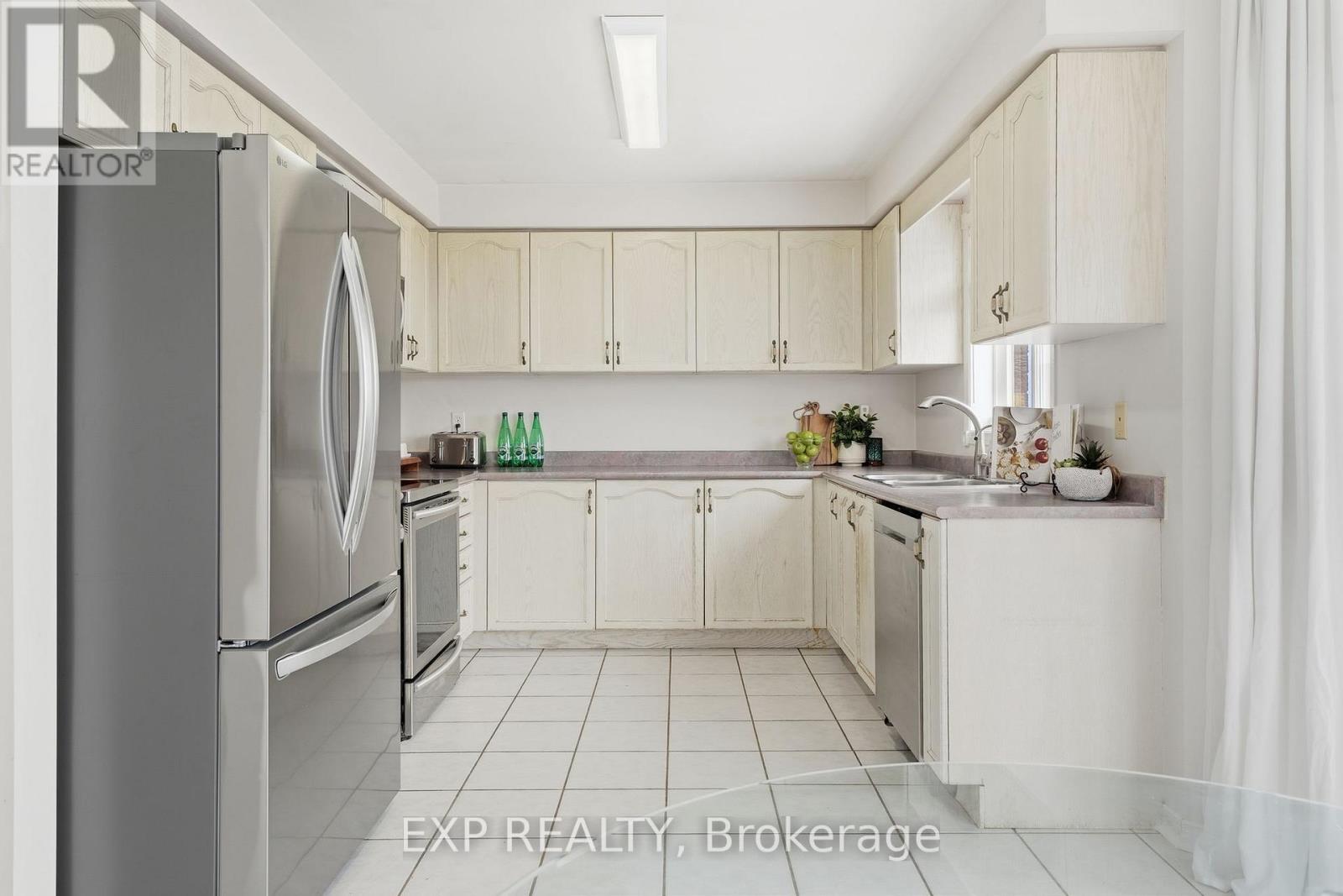 70 Brecken Drive, Georgina, Ontario  L4P 4A7 - Photo 8 - N12741022