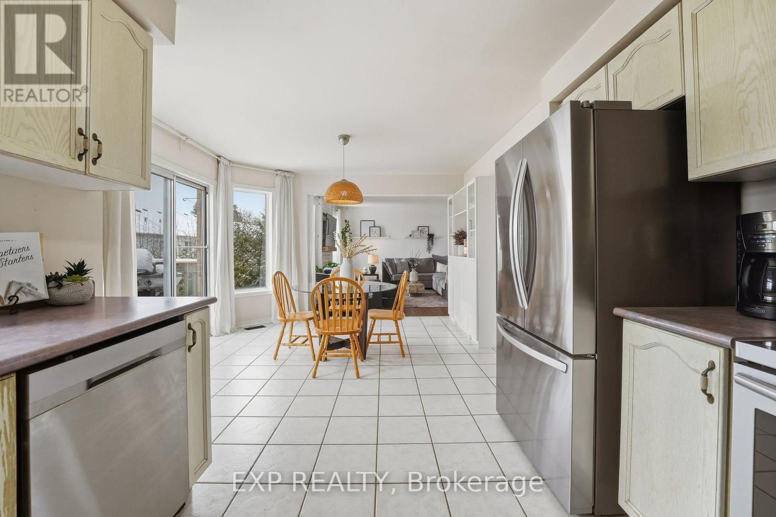 70 Brecken Drive, Georgina, Ontario  L4P 4A7 - Photo 9 - N12741022