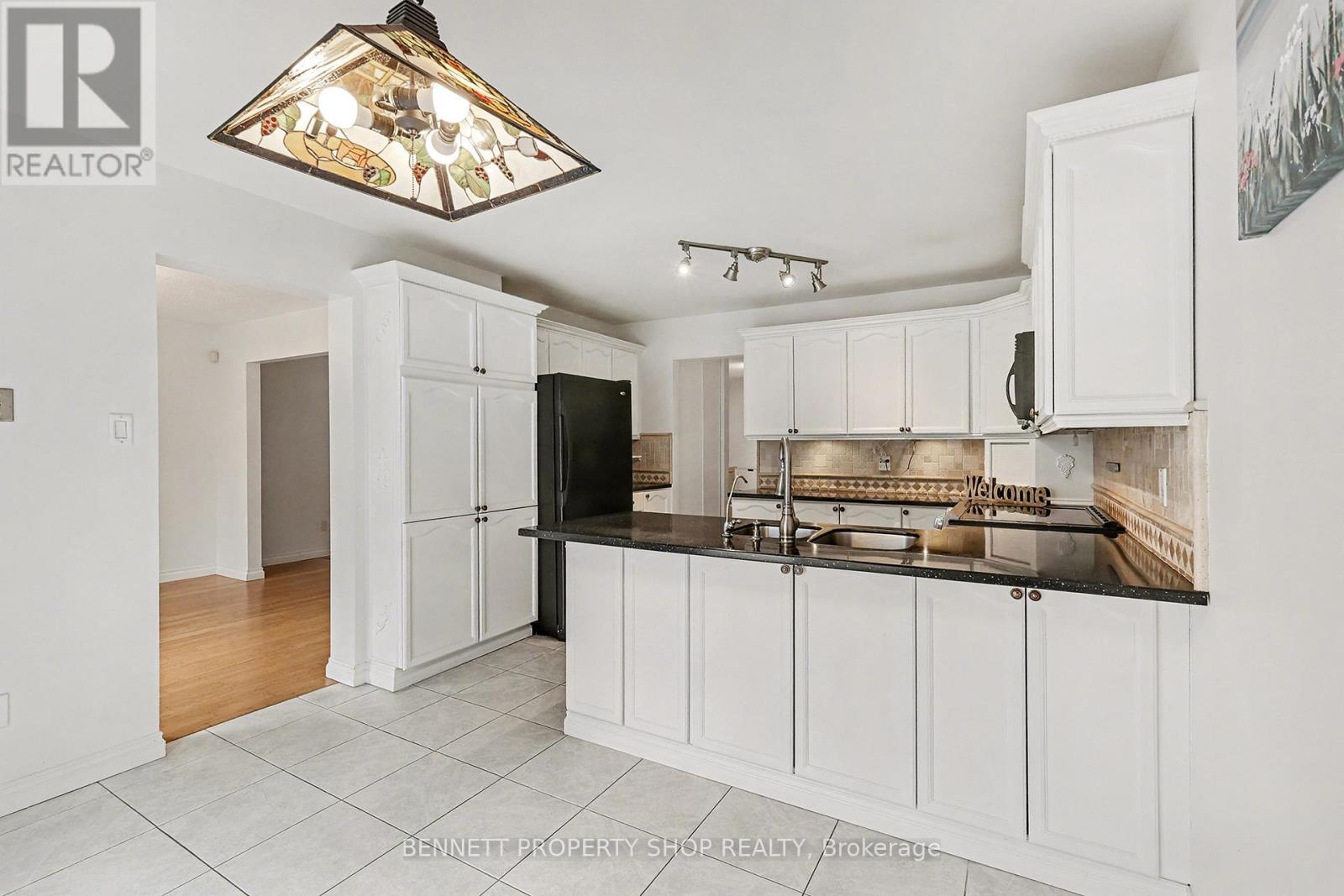 18 Shetland Way, Ottawa, Ontario  K2M 1R9 - Photo 7 - X12598234