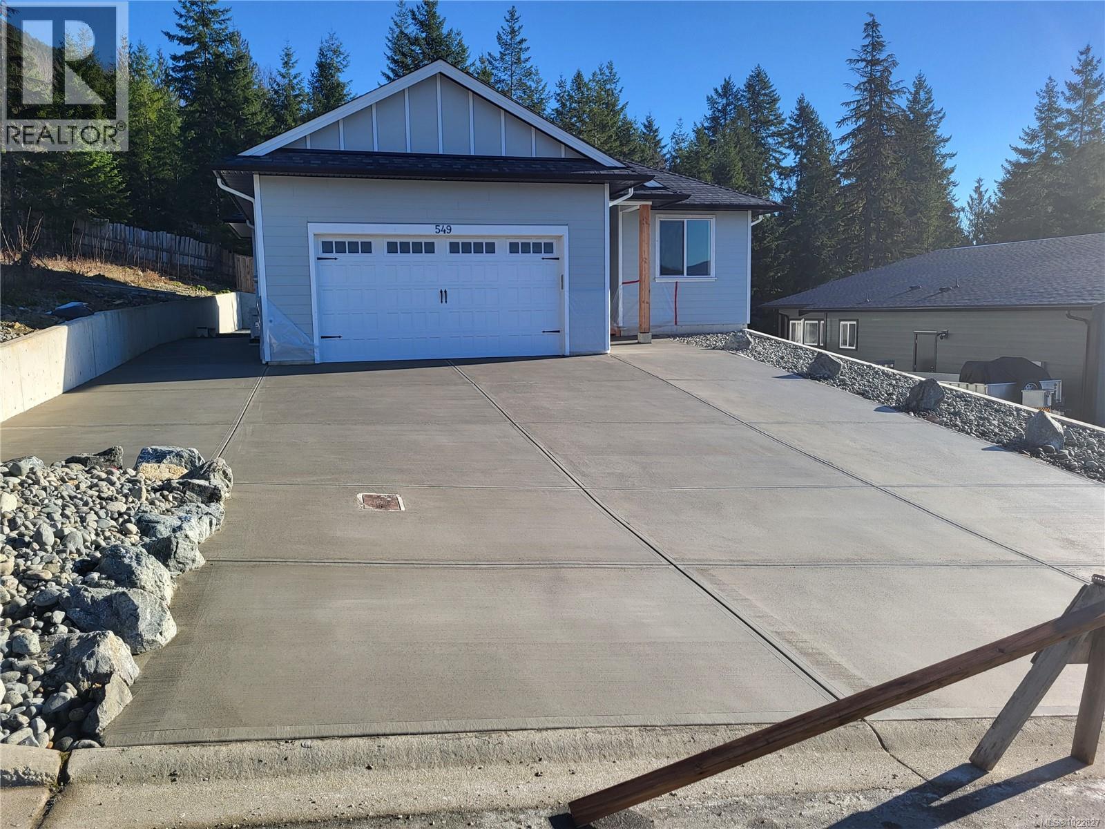 549 Mountain View Dr, Lake Cowichan, British Columbia