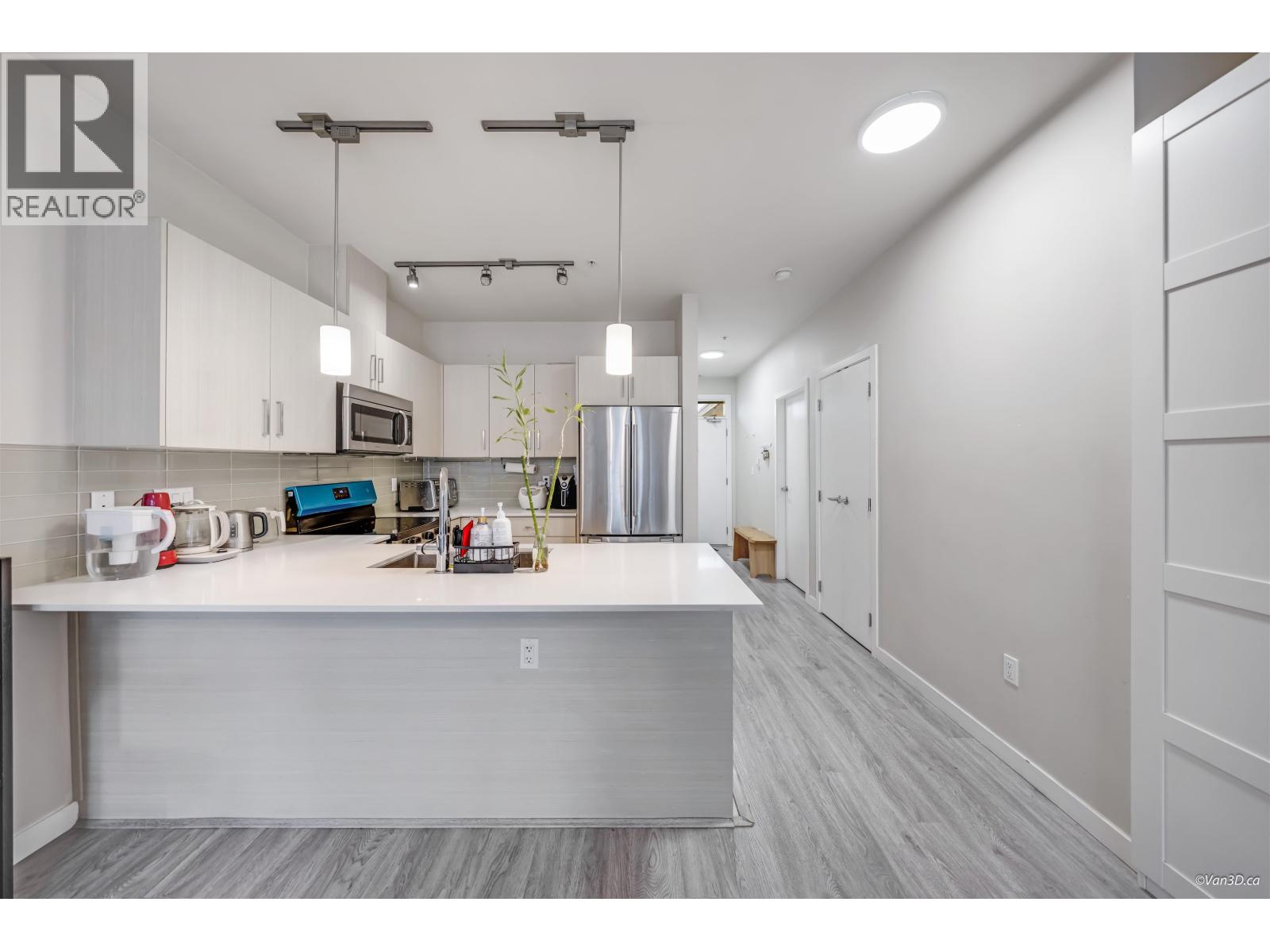 Ph21 5288 Grimmer Street, Burnaby, British Columbia  V5H 0C5 - Photo 3 - R3084726