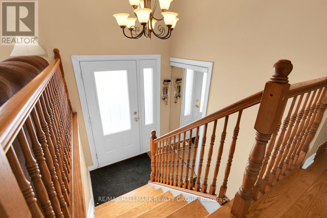 79 Bourdeau Crescent, Russell, Ontario  K0A 1W0 - Photo 3 - X12741040