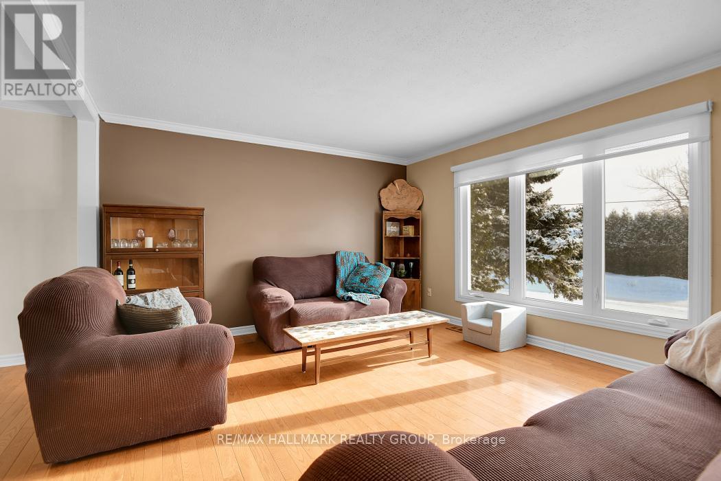 79 Bourdeau Crescent, Russell, Ontario  K0A 1W0 - Photo 4 - X12741040