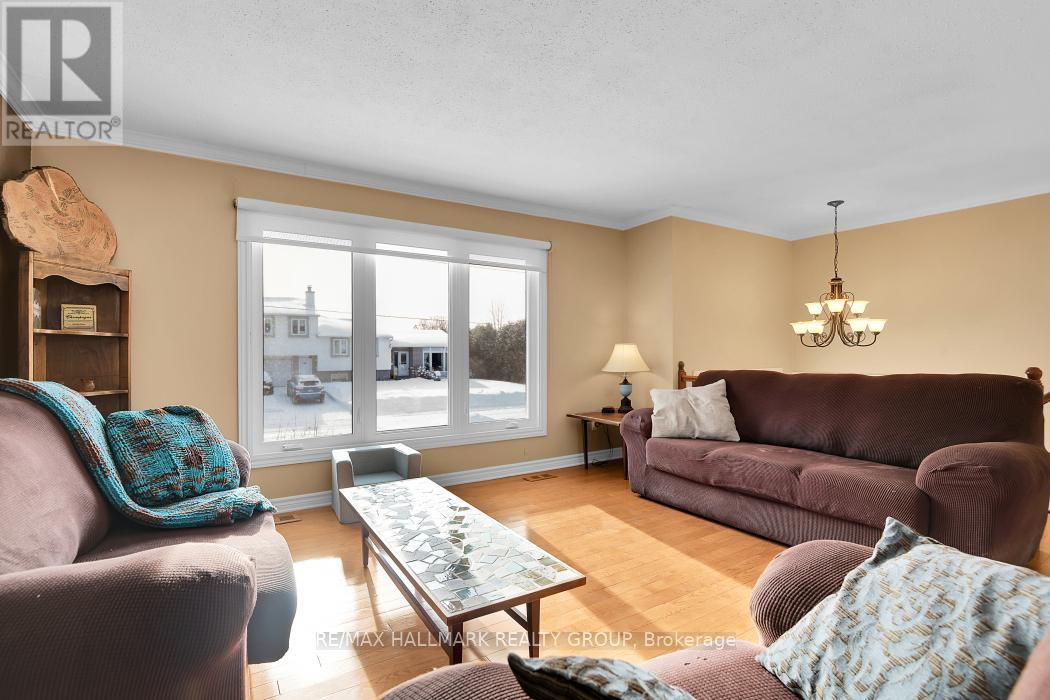 79 Bourdeau Crescent, Russell, Ontario  K0A 1W0 - Photo 5 - X12741040