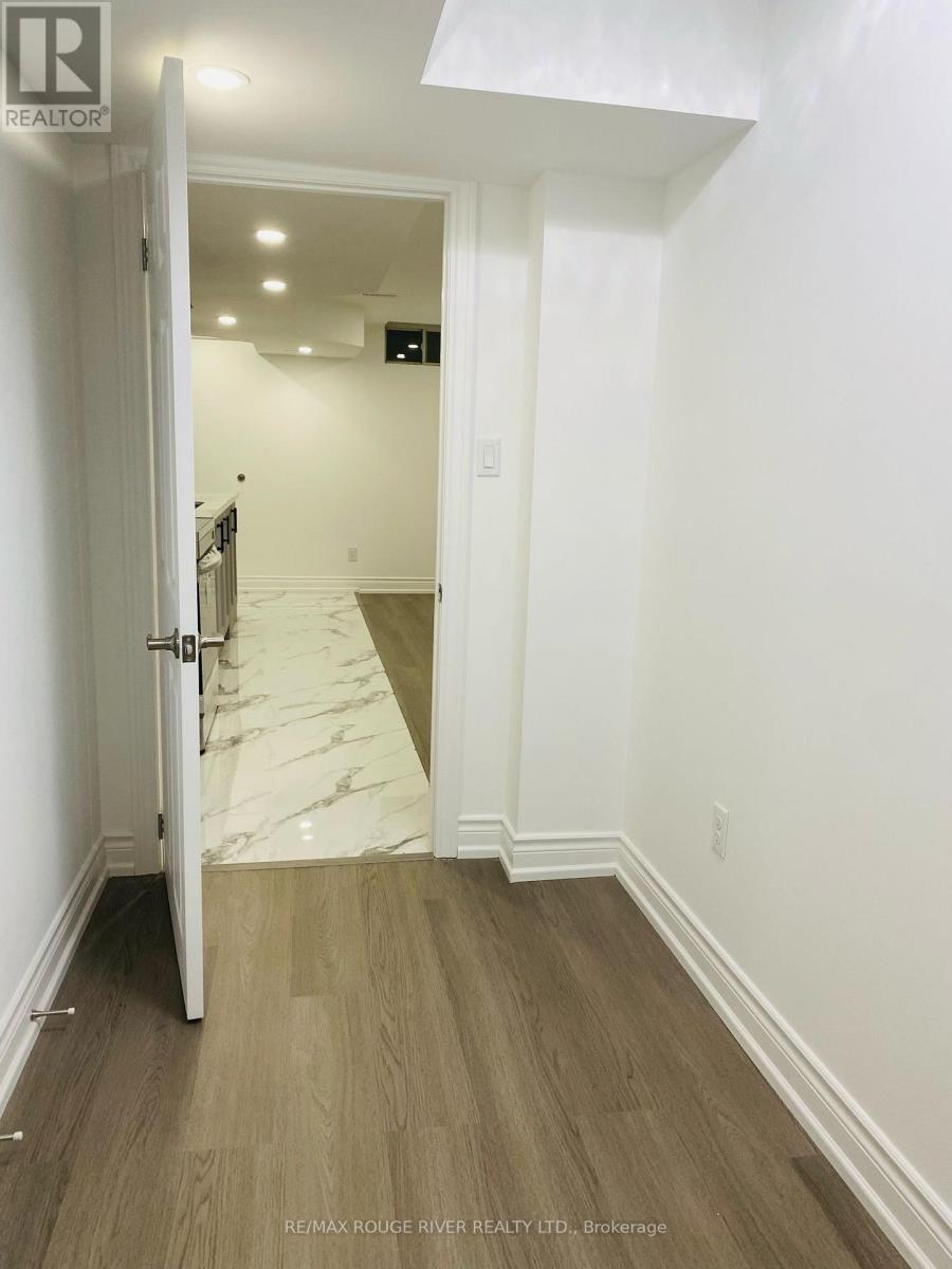 8 Wimbledon Court, Whitby, Ontario  L1P 0B7 - Photo 5 - E12741060