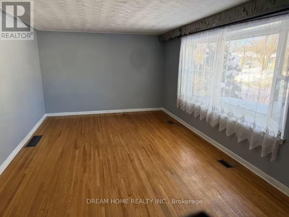 520 Lynett Crescent, Richmond Hill, Ontario  L4C 2V9 - Photo 3 - N12741068