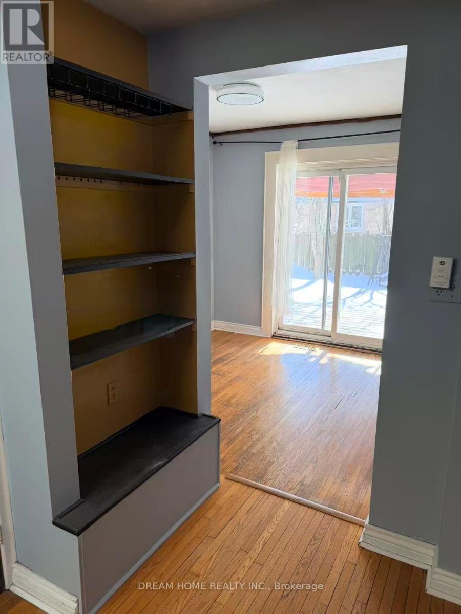 520 Lynett Crescent, Richmond Hill, Ontario  L4C 2V9 - Photo 5 - N12741068