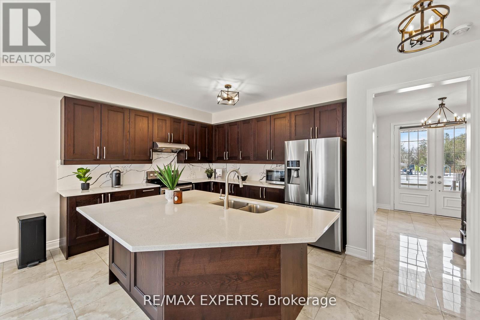 16 Vivian Creek Road, East Gwillimbury, Ontario  L0G 1M0 - Photo 10 - N12720976