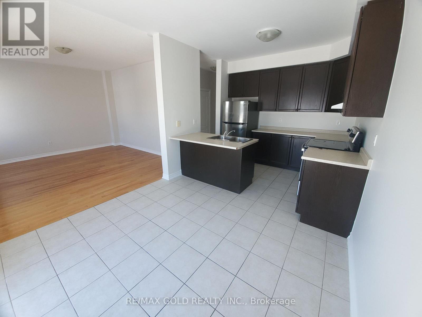 45 Education Road, Brampton, Ontario  L6P 3N4 - Photo 7 - W12714330